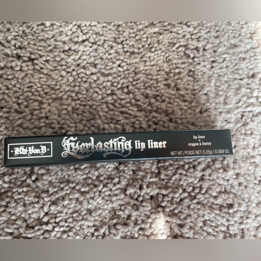 Kat Von D Vegan Beauty everlasting lip liner in the shade Rosary.